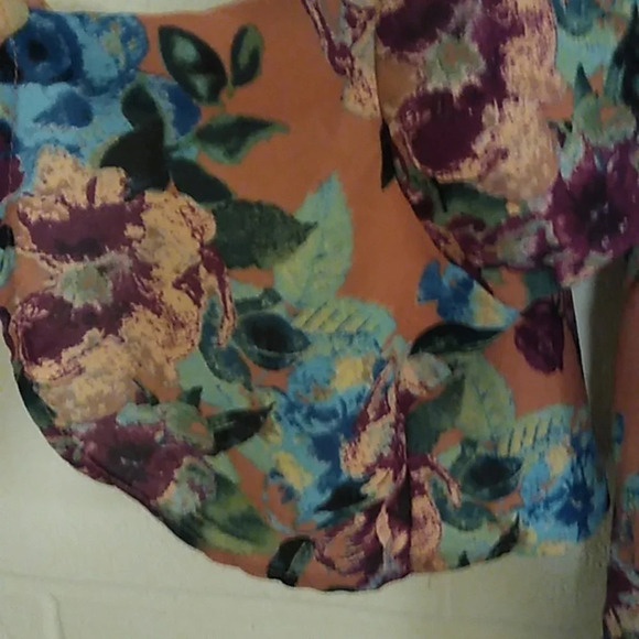 DAYTRIP FLOWY, FLORAL, COTTAGECORE BLOUSE WITH PEPLUM BACK & BELL 3/4 SLEEVES - Picture 4 of 10